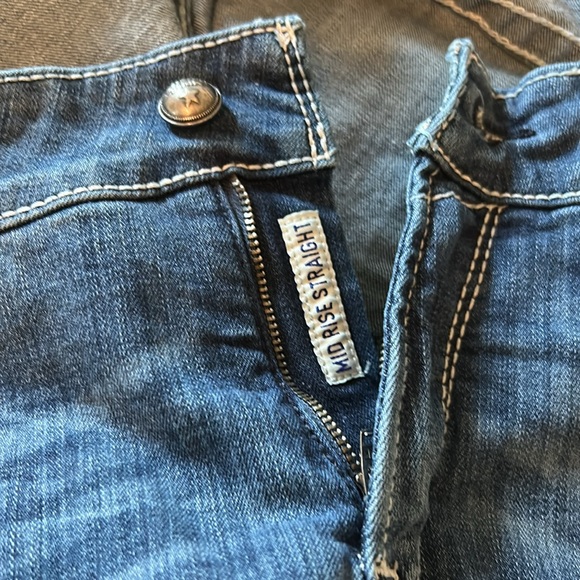 Women's R.E.A.L. Ariat denim jeans. Mid-rise straight, size 32R. Washed,not worn - Picture 4 of 15